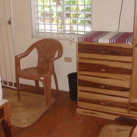 Finjam Cottage Port Antonio Bilik gambar